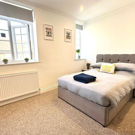 Spectacular Modern, Private Apartment,15 Mins To Central London 亨顿 外观 照片