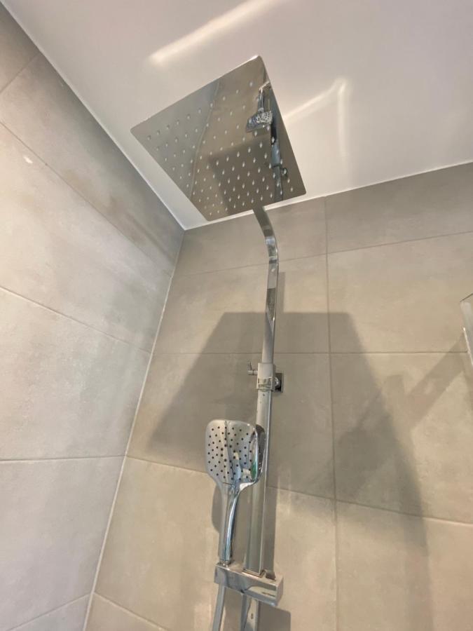 Spectacular Modern, Private Apartment,15 Mins To Central London 亨顿 外观 照片