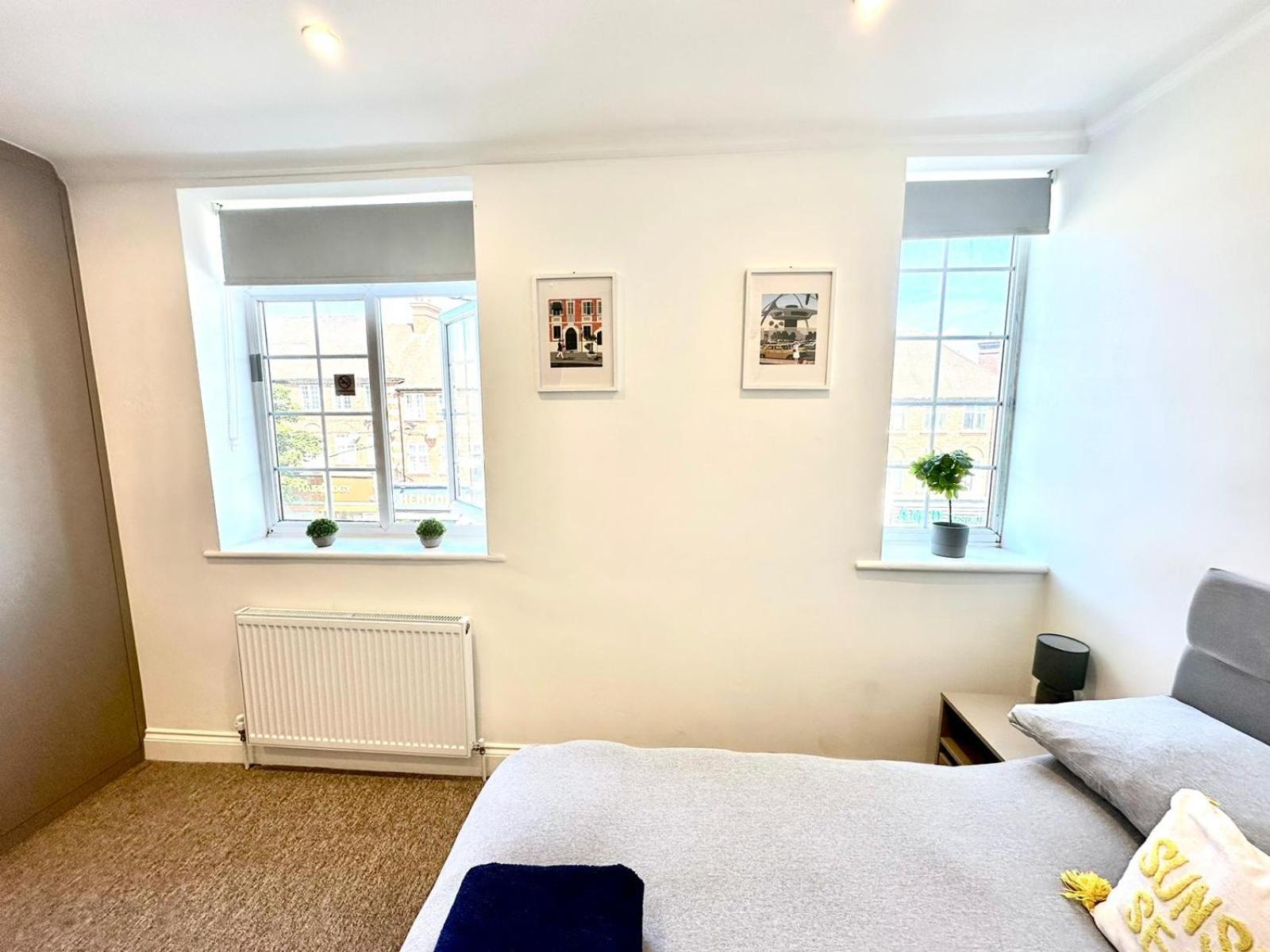 Spectacular Modern, Private Apartment,15 Mins To Central London 亨顿 外观 照片