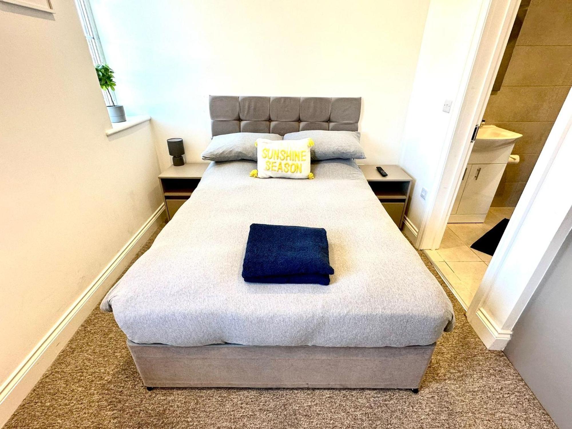 Spectacular Modern, Private Apartment,15 Mins To Central London 亨顿 外观 照片