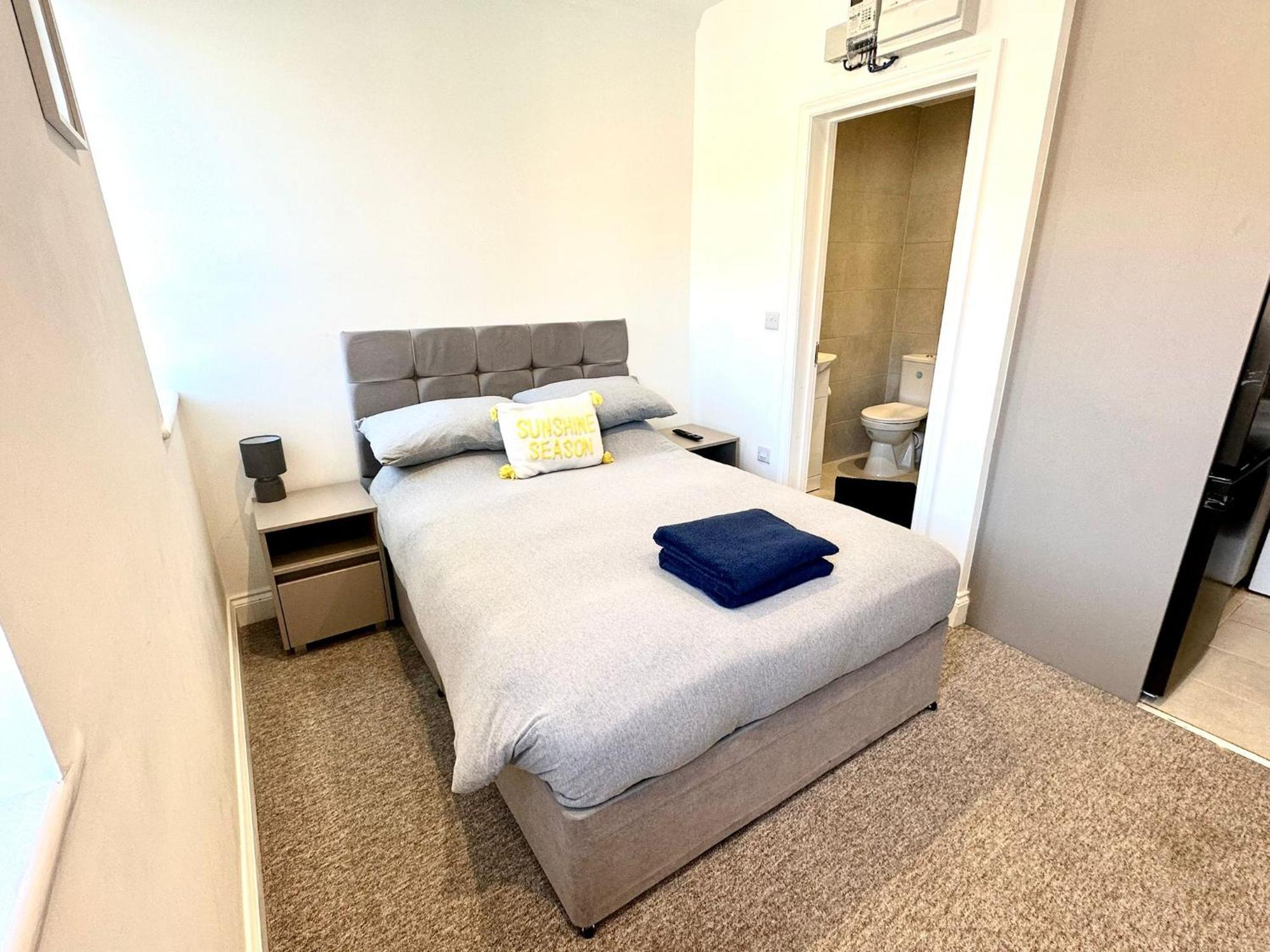 Spectacular Modern, Private Apartment,15 Mins To Central London 亨顿 外观 照片