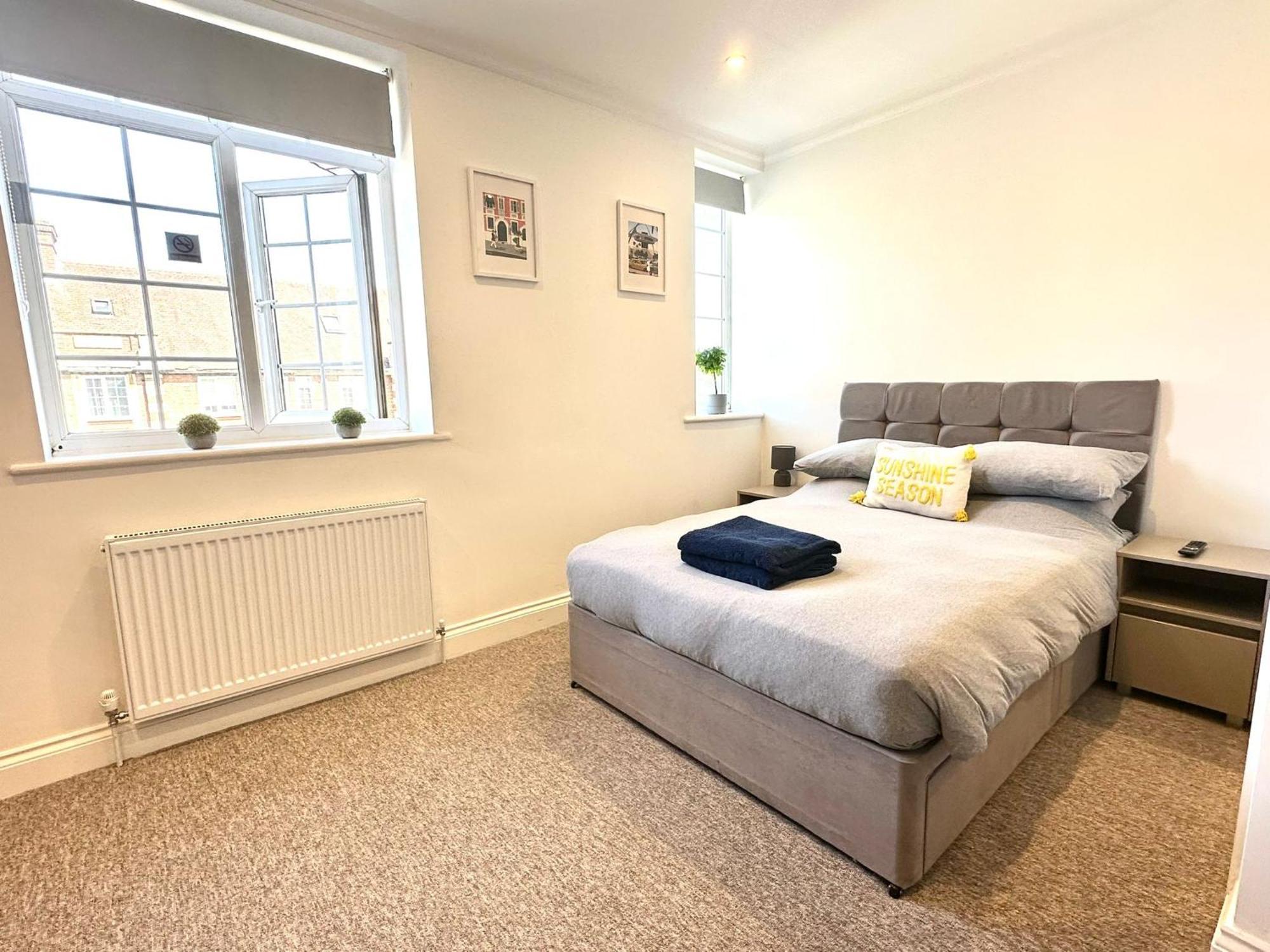 Spectacular Modern, Private Apartment,15 Mins To Central London 亨顿 外观 照片