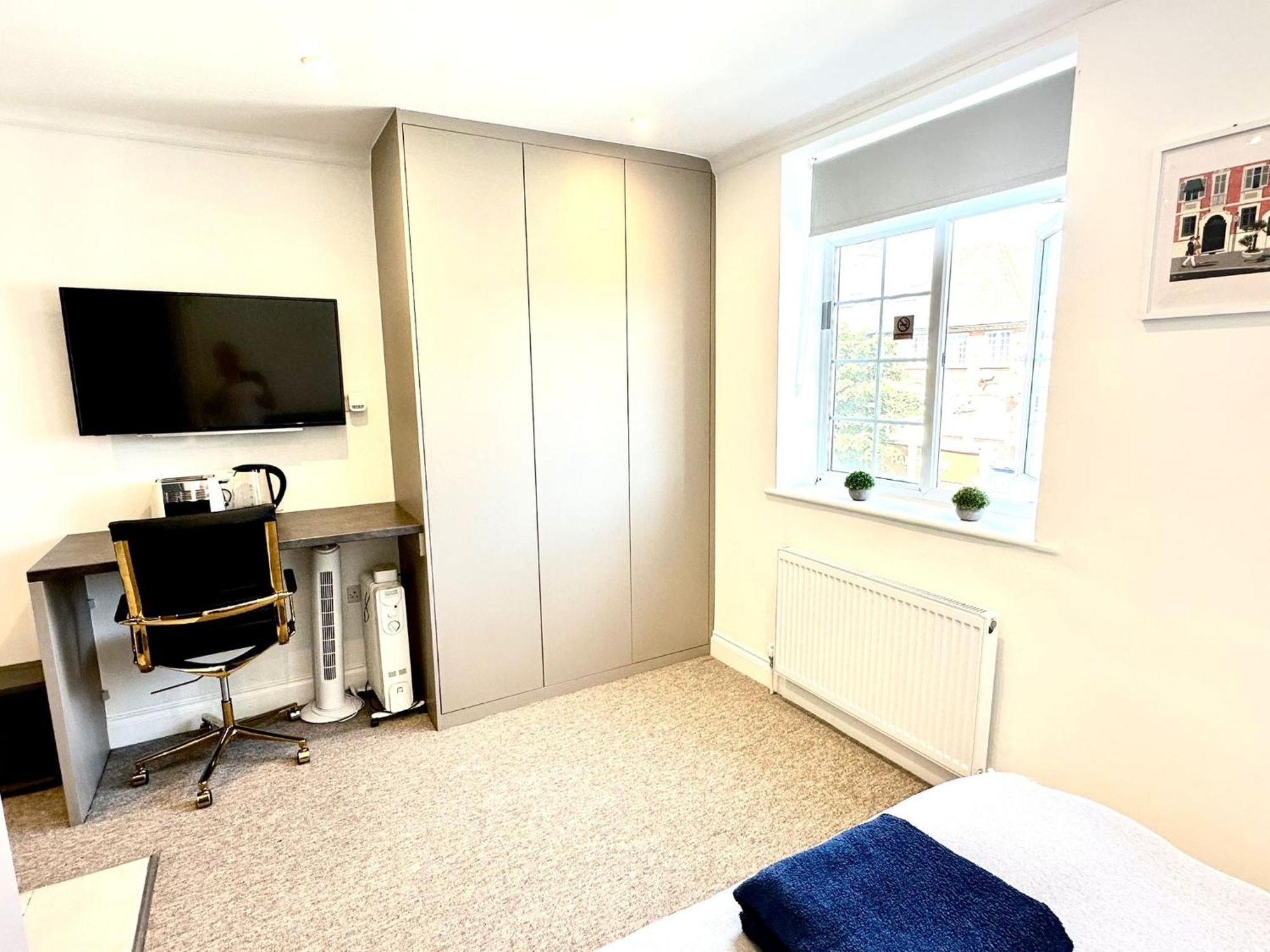 Spectacular Modern, Private Apartment,15 Mins To Central London 亨顿 外观 照片