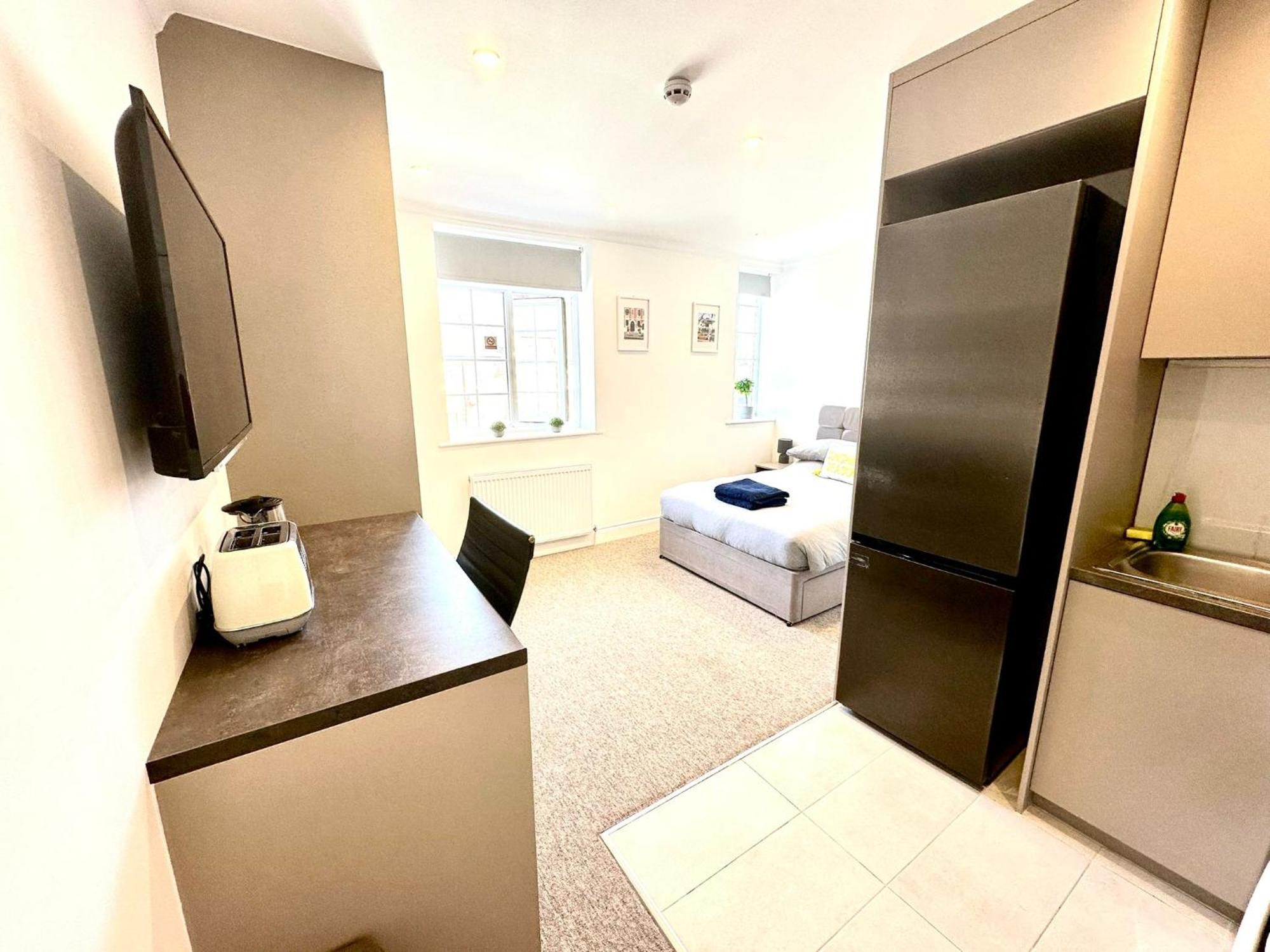Spectacular Modern, Private Apartment,15 Mins To Central London 亨顿 外观 照片
