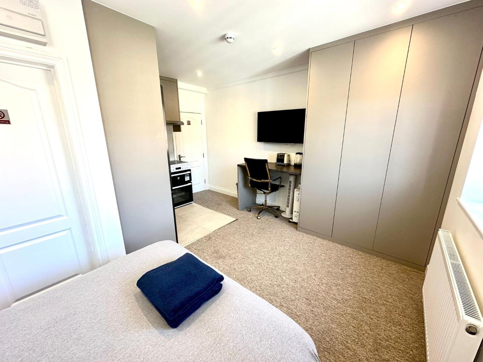 Spectacular Modern, Private Apartment,15 Mins To Central London 亨顿 外观 照片